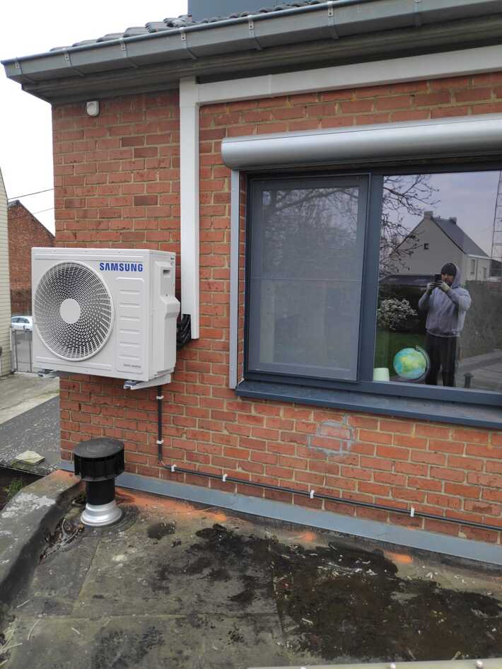 Realisatie Samsung multisplit aircowarmtepomp met 3 binnenunits wind free Comfort te Reymeersstraat in Lede