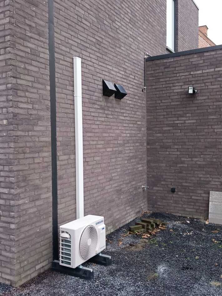 Realisatie 2x Samsung single split aircowarmtepomp Wind Free Comfort te Iddergem