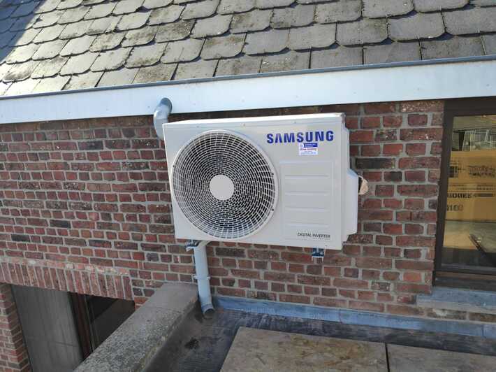 Realisatie Samsung multisplit aircowarmtepomp met 2 binnenunits wind free Comfort te Hostade