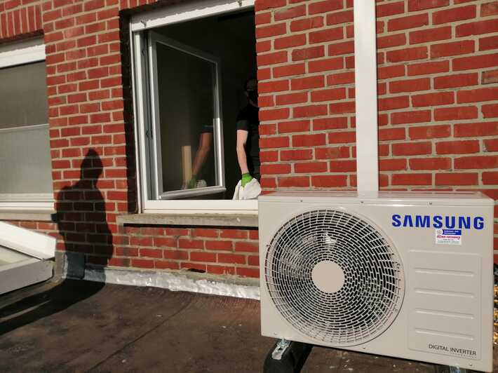 Realisatie Samsung multisplit aircowarmtepomp met 2 binnenunits wind free Comfort +vloermodel te Hillegem