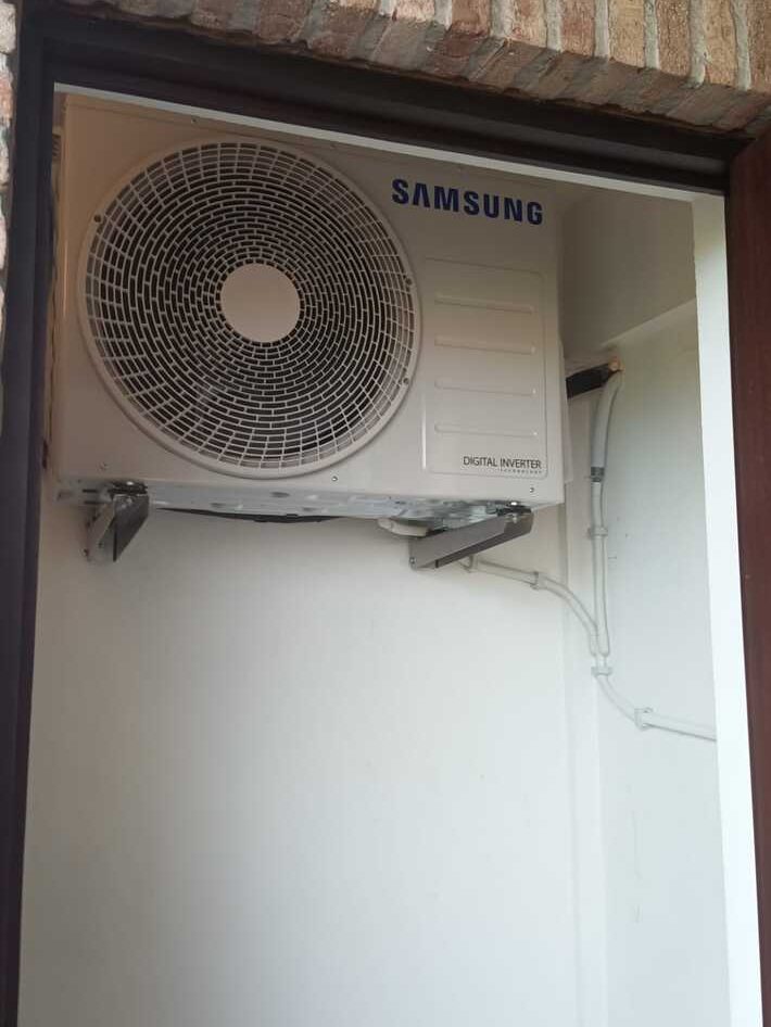 Realisatie Samsung multisplit aircowarmtepomp met 2 binnenunits wind free Comfort + vloermodel te Aalst