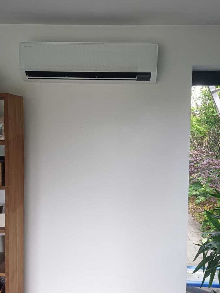 Realisatie Samsung multisplit aircowarmtepomp met 3 binnenunits wind free Comfort te Oostakker