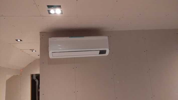 Realisatie Samsung multisplit aircowarmtepomp met 2 binnenunits Wind Free Elite te Scheldewindekerke