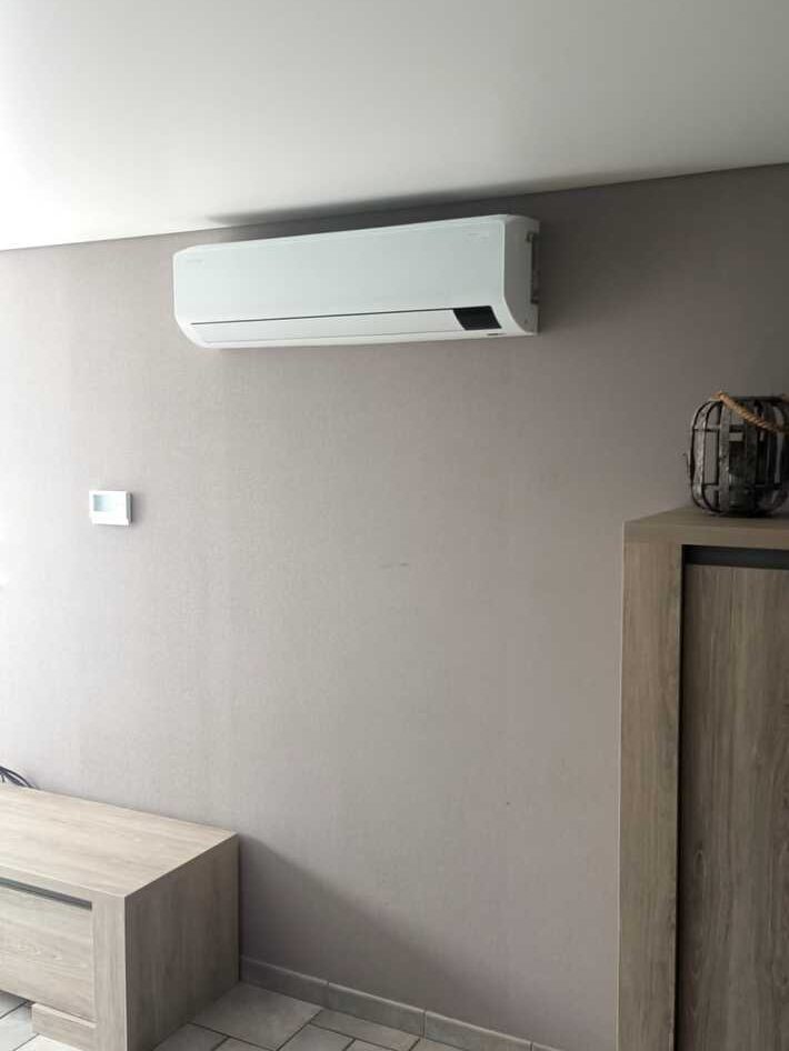 Realisatie Samsung multisplit aircowarmtepomp met 3 binnenunits Wind Free Comfort te Erpe-Mere