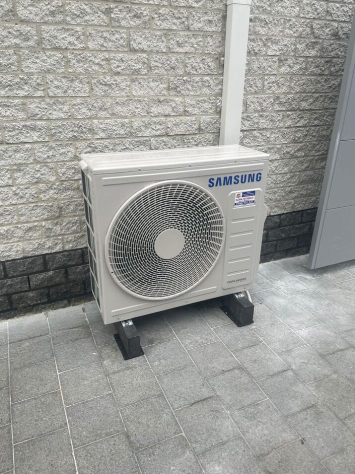 Realisatie Samsung multi split aircowarmtepomp met 3 binnenunits Wind Free Comfort te Hofstade