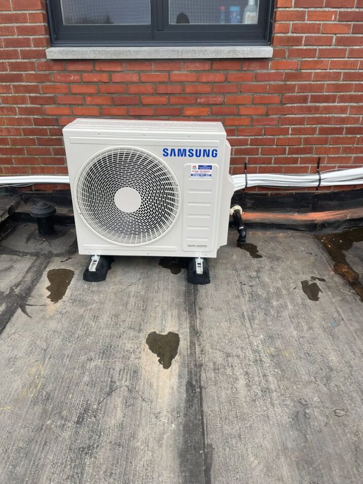 Realisatie Samsung multisplit aircowarmtepomp met 4 binnenunits Wind Free Comfort te Roosdaal