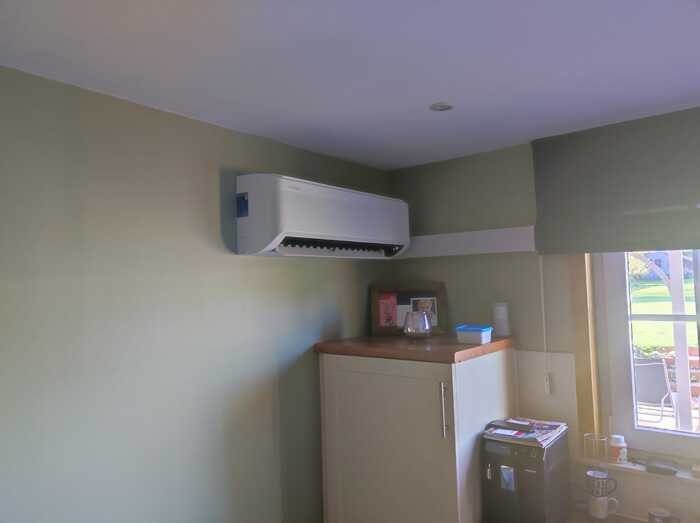 Realisatie Samsung multi split aircowarmtepomp met 4 binnenunits Wind Free Comfort te Silly