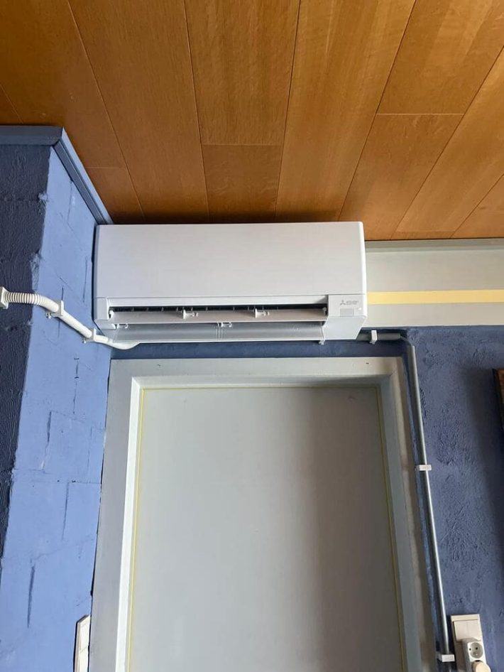 Realisatie Mitsubishi multisplit aircowarmtepomp met 4 binnenunits te Destelbergen