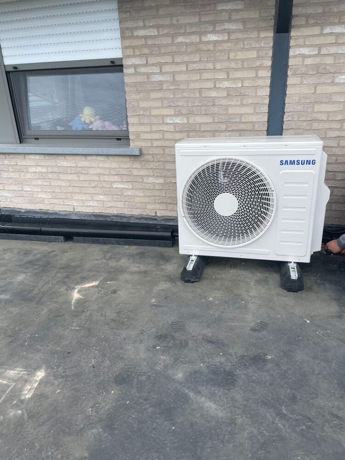 Hier heeft Klimatechnics een Samsung multisplit aircowarmtepomp met 4 binnenunits te Bambrugge gerealiseerd.