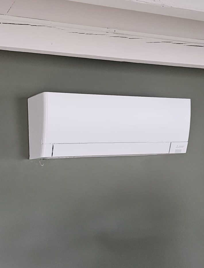 Realisatie Mitsubishi multisplit aircowarmtepomp met 5 binnenunits te Brakel