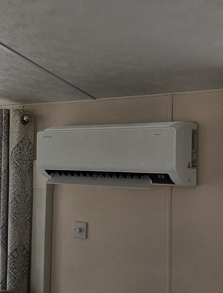 Realisatie Samsung multisplit aircowarmtepomp met 2 binnenunits Wind Free Comfort te De Haan Realisatie Samsung multisplit aircowarmtepomp met 2 binnenunits Wind Free Comfort te De Haan