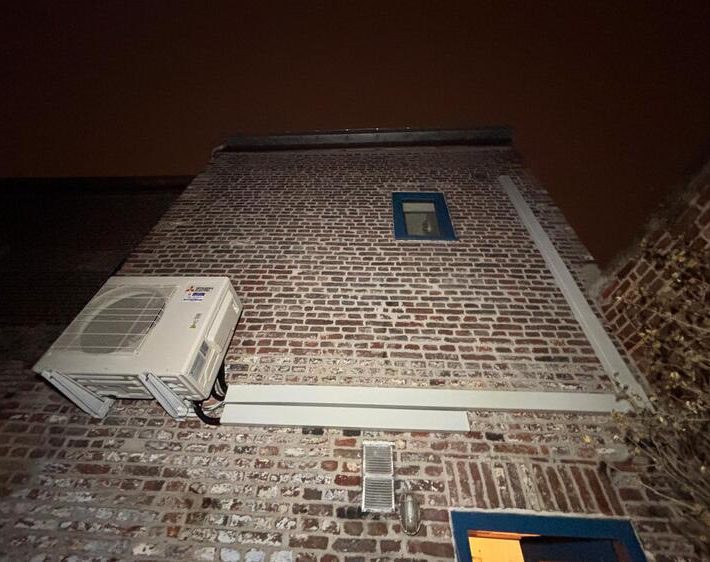Hier heeft Klmiatechnics een Mitsubishi multisplit aircowarmtepomp met 3 binnenunits in Gent gerealiseerd.