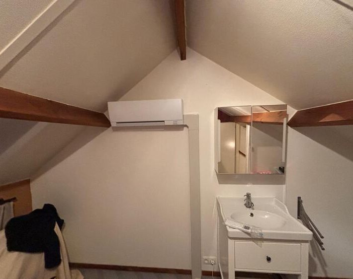 Hier heeft Klmiatechnics een Mitsubishi multisplit aircowarmtepomp met 3 binnenunits in Gent gerealiseerd.