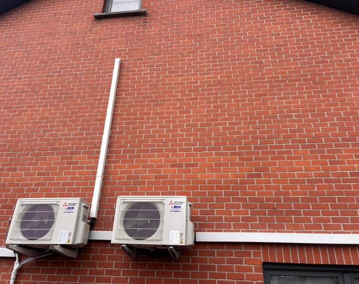 Realisatie Mitsubishi multisplit aircowarmtepomp met 2 binnenunits te Berlare